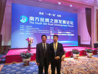 bjl官网登录孙总（右）与国务院殊津贴专、、区域经济与产业发展钻研中心主任茶洪旺合影