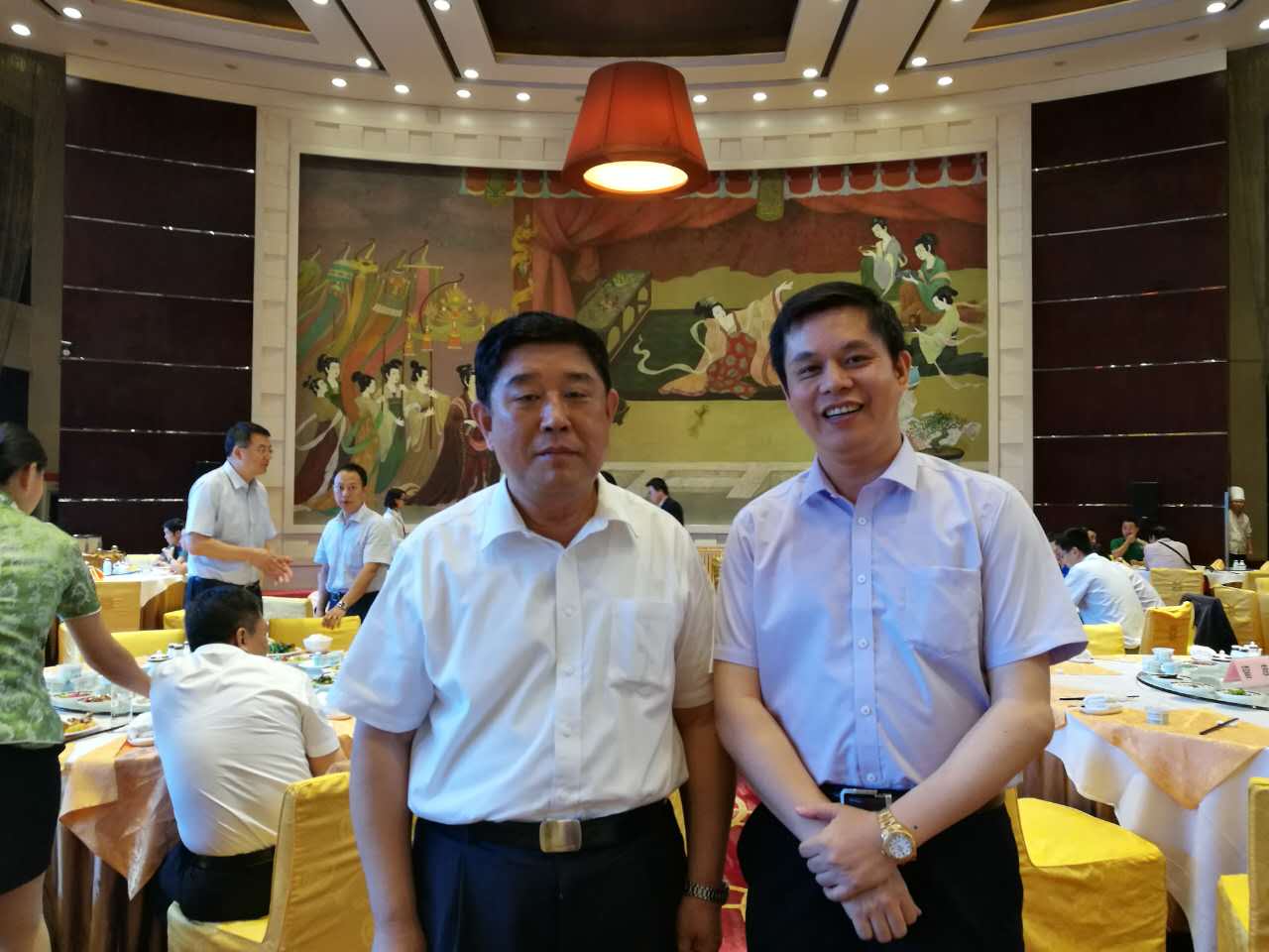 bjl官网登录831999董事长郑两斌应邀参与民营企业助推山西转型发展会